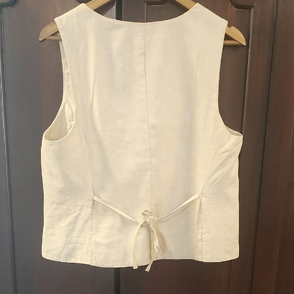 GAP Cream Sleeveless Button-Up Blouse - Picture 2 of 4